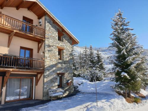 Saint-Martin-de-Belleville Apartment | Chalet Coquelicot - confort montagnard et ambiance chaleureuse au cœur de Saint Martin de Belleville
