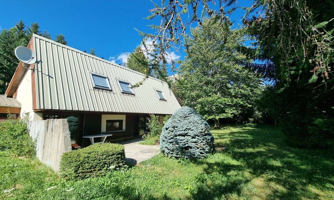 Saint-Michel-de-Chaillol Ski Chalet | Chalet cosy à Saint-Michel-de-Chaillol, 10 personnes, 4 chambres, jardin, cheminée, animaux admis