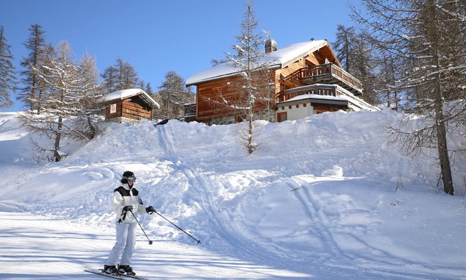 Montgenevre Ski Chalet | Chalet Genepy SKI Montgenèvre sleeps 22 - on the slopes, ski in ski out!