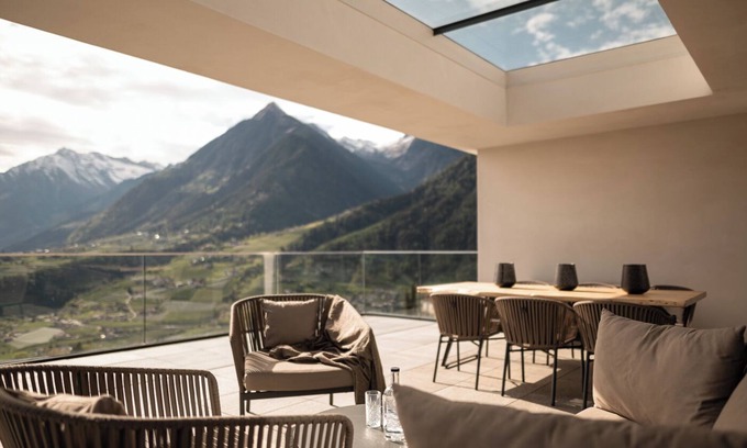 Schenna Ski Chalet | Chalet "Goyen" with Shared Pool, Private Terrace & Wi-Fi