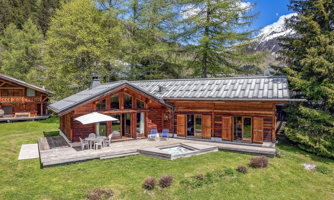 Montroc Ski Chalet | Chalet Guapa, mountain escape with hot tub