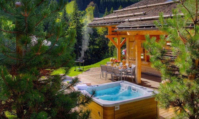 La Clusaz Ski Chalet | Chalet Hollygotty - OVO Network