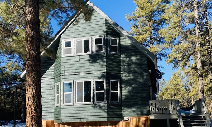 Mancos Cabin | Chalet House on Wooded Creek by Summit Lake