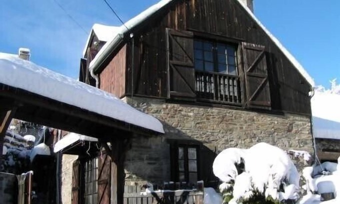Bagneres-de-Luchon Ski Chalet | Chalet in Benque-sous Close Pistes Peyragudes Et Luchon