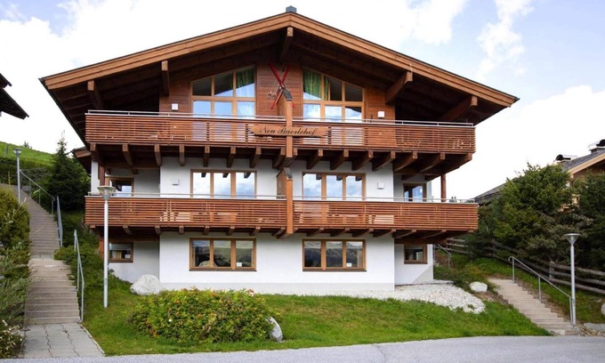 Konigsleiten Apartment | Chalet in Hohe Tauern with Panoramic Views