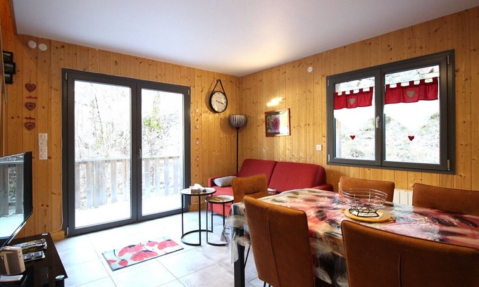 Mont-Dore Ski Chalet | Chalet in Mont-Dore, 8 people, 3 bedrooms, pets allowed, parking, terrace, near center