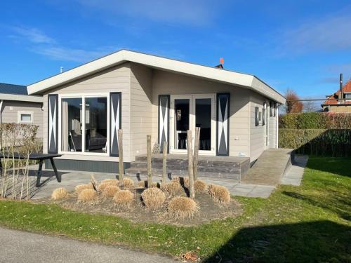 Kamperland Ski Chalet | Chalet (J09) op gezellige familiecamping bij zee