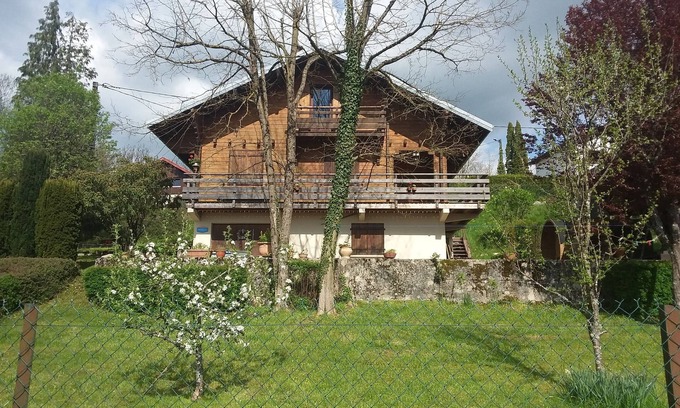 Doucier Ski Chalet | Chalet "Jura" with Private Garden, Balcony & Wi-Fi