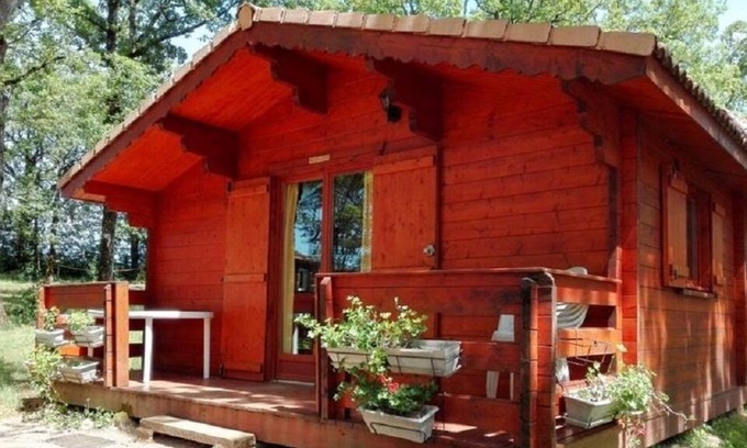 Saint-Cirq-Lapopie Ski Chalet | CHALET KNOWS THE CHARM OF ALL WOOD SPACIOUS STAY