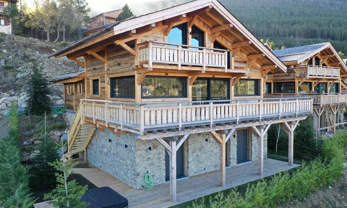 Les Angles Ski Chalet | Chalet KOM - Your Luxury Chalet in the heart of the Les Angles resort
