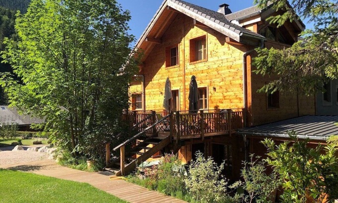 Saint-Jean-dʼAulps Ski Chalet | Chalet L'Ecuela, The Old School, Luxury Chalet Rental, near Morzine France