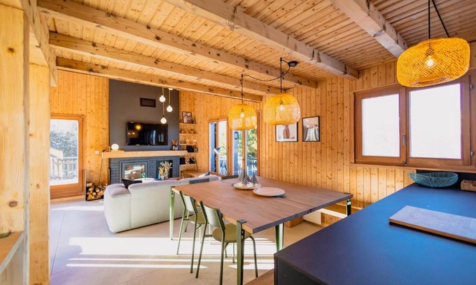 Saint-Pierre-de-Clages Ski Chalet | Chalet La Chenevière