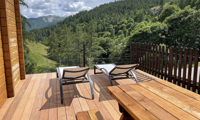 Allos Ski Chalet | Chalet La Folie Douce