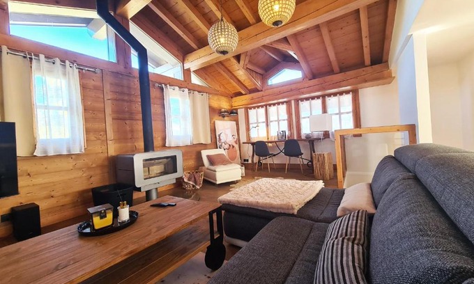 Courchevel Ski Chalet | CHALET LA LOUVE, Courchevel 1650- 15 personnes Jacuzzi et Hammam Pistes 70 m,commerces 50m