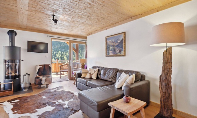 Grimentz Apartment | Chalet Larchwood by Mrs Miggins 5