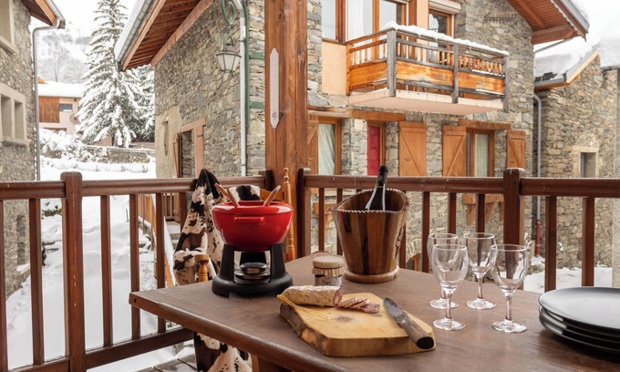 Saint-Marcel Ski Chalet | Chalet Laura, Ski & Authenticity