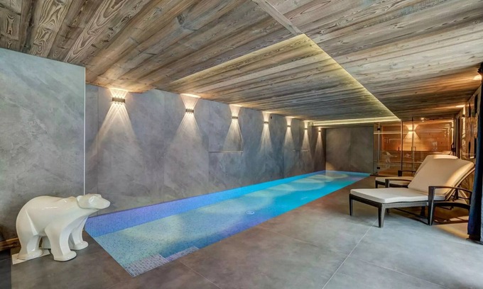Chamonix-Mont-Blanc Ski Chalet | Chalet 'Le Freya' with Mountain View, Wi-Fi and Air Conditioning