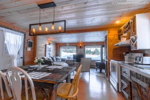 La Malbaie Ski Chalet | Chalet Le Pti Loup - Les Chalets Spa Canada
