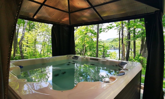 Mauricie Ski Chalet | Chalet Le St-phonie, L'harmonie Entre une Chalet, un Boisé, une Rivière