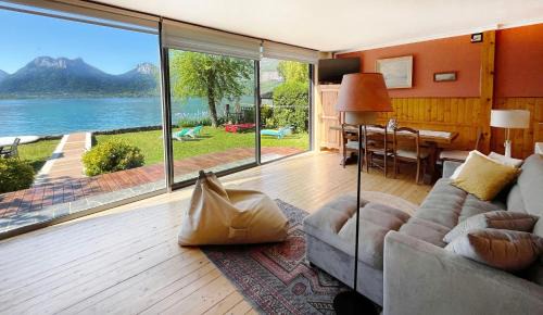 Angon Ski Chalet | Chalet les pieds dans l'eau avec accès direct au Lac d'Annecy