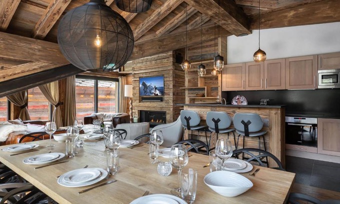 Val-d'Isere Ski Chalet | Chalet luxueux avec 5 chambres, hammam, cheminée et grande terrasse au cœur de Val d'Isère - FR-1-567-34