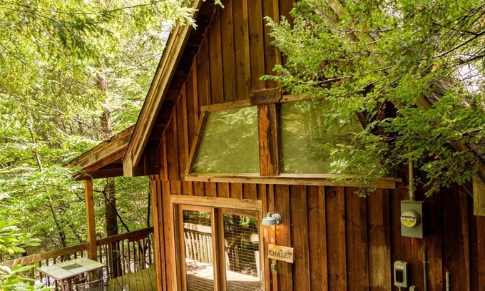 Slade Cabin | Chalet: Luxury Suite with Exclusive Hot Tub near Natural Bridge