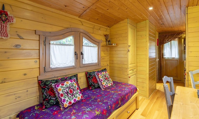 St.-Remy-de-Provence Ski Chalet | Chalet "Mas La Pauline Roulotte Bohême" with Shared Pool, Private Terrace & Wi-Fi