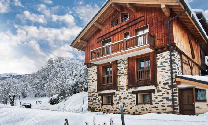 Chandon Ski Chalet | Chalet Meribel 3 * in an old vaulted barn.