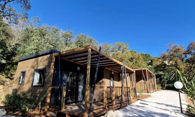 Mandelieu-La-Napoule Ski Chalet | Chalet Mimosa 2 Schlafzimmer 4 Personen