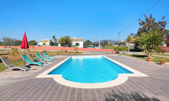 Olhao Ski Chalet | Chalet "Mobile Home 2 - Olhão" with Mountain View, Shared Pool & A/C