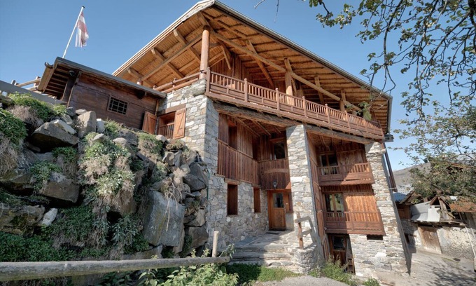 Montchavin Ski Chalet | Chalet Mont Blanc, warm and traditional in the heart of Paradiski