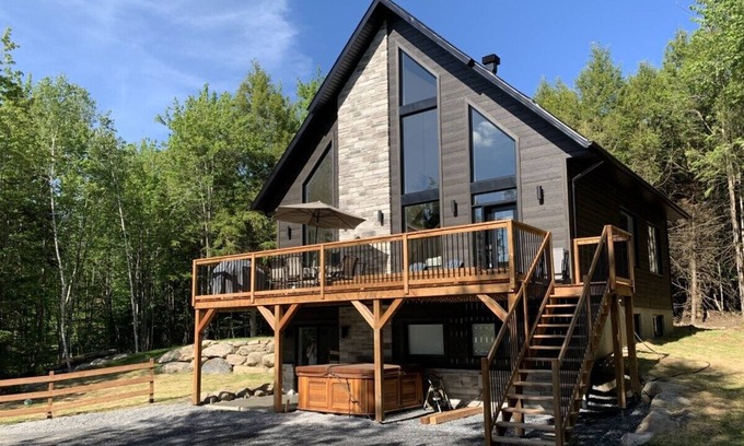 Mansonville Cabin | Chalet Nature OWL'S Head Spa and fire pit