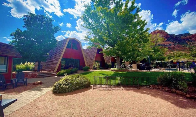 Oak Creek Ski Chalet | Chalet near Trails and Sedona's iconic Red Rocks
