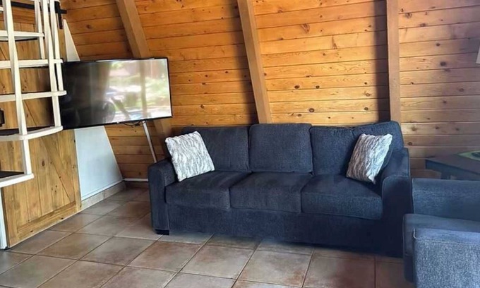 Oak Creek Ski Chalet | Chalet Near Trails & Red Rocks.