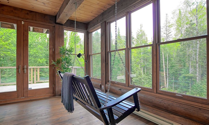 Lac Superieur Village Ski Chalet | Chalet Nordic