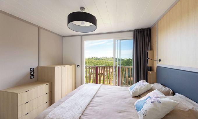 Hasparren Ski Chalet | Chalet Oihana Avec vue sur la Campagne Basque et Piscine