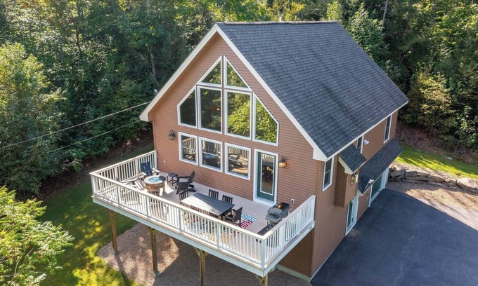 Birchview by the Saco House | Chalet on the Hillside | Hot Tub | Fire Pit | Pet Friendly