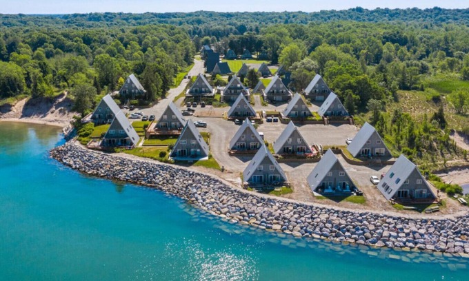 Stevensville House | Chalet on the Lake 65 w/Beach Access, Pools, Sport Courts, Fishing Pond & more!