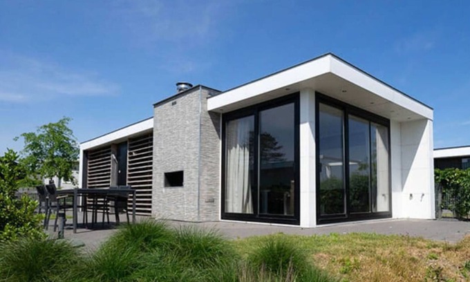 Nunspeet Ski Chalet | Chalet on the water at the beautiful Veluwemeer