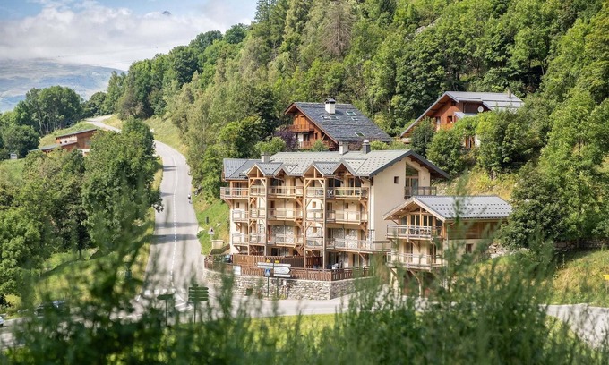 Nancroit Ski Chalet | Chalet over 2 floors with mountain views