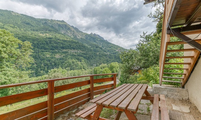 Oz Ski Chalet | Chalet 'Passoud 204' with Mountain View, Private Garden and Wi-Fi