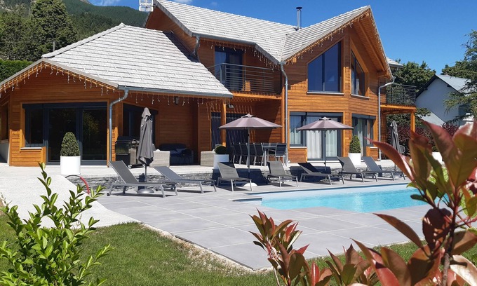 Puy-Saint-Eusebe Ski Chalet | CHALET PAULANTOINE with POOL and BALNEOTHERAPY AREA