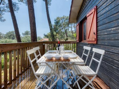 Lacanau-Ocean Ski Chalet | Chalet Picasso by Interhome