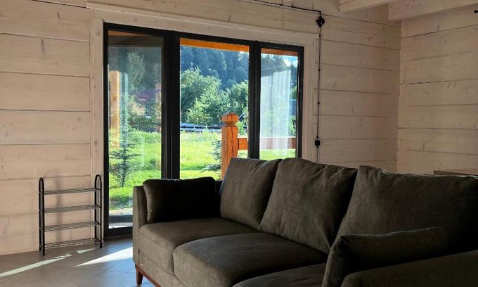 Mykulychyn Ski Chalet | Chalet PidStromom
