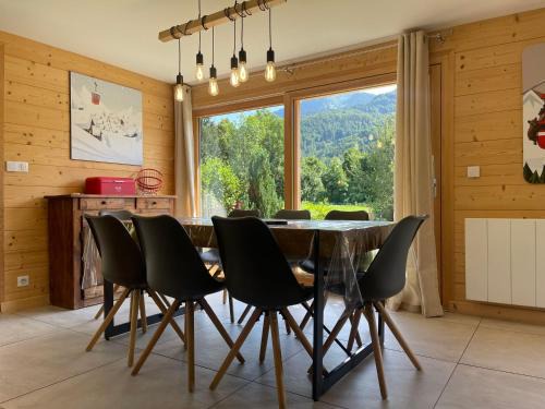 Samoens Ski Chalet | Chalet rénové spacieux près des commerces, à 200m du village et du lac, navette ski-bus gratuite - FR-1-624-118