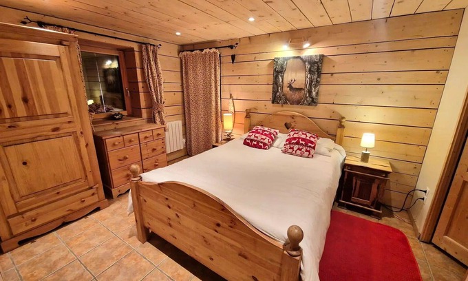 Valfrejus Ski Chalet | Chalet Rianne - Chalets for 8 People