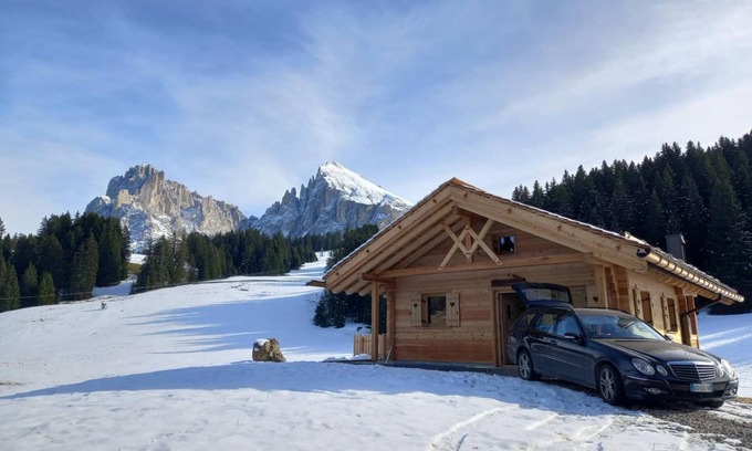 Compaccio Ski Chalet | Chalet 'Silvesterhütte' with Mountain View, Private Terrace and Wi-Fi
