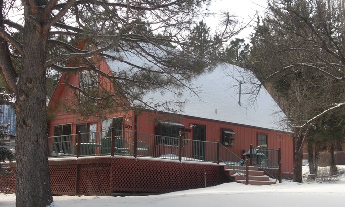 Ruidoso Ski Chalet | CHALET STYLE CABIN, FAMILY AND PET FRIENDLY.