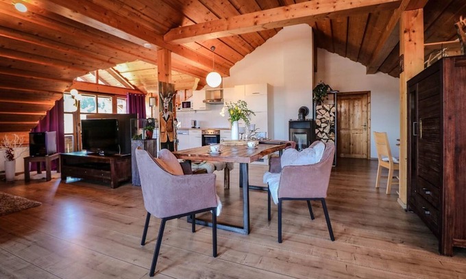 Arnetsried Apartment | Chalet Suite Refugium - Loftwohnung im 2. Stock mit Panoramafenster