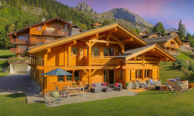 Le Chinaillon Ski Chalet | Chalet Tolar - mountain holiday base, hot tub and piste view - OVO Network